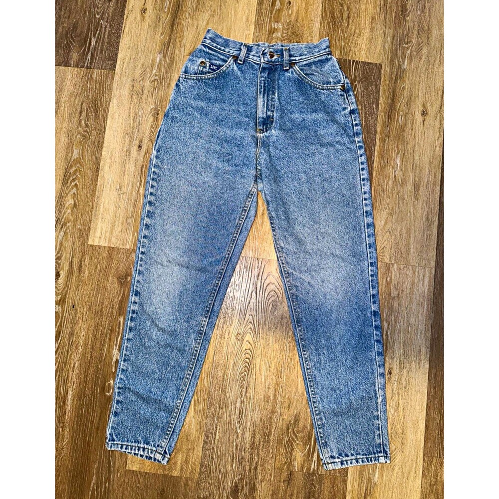 Lee Women’s Blue Denim Tapered Jeans Petites size 22x26 Medium Wash